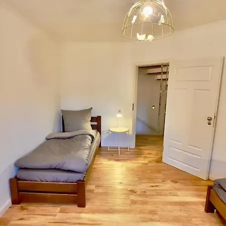 Fuer Familien Und Gruppen In Seenaehe Mit Garten Hannover